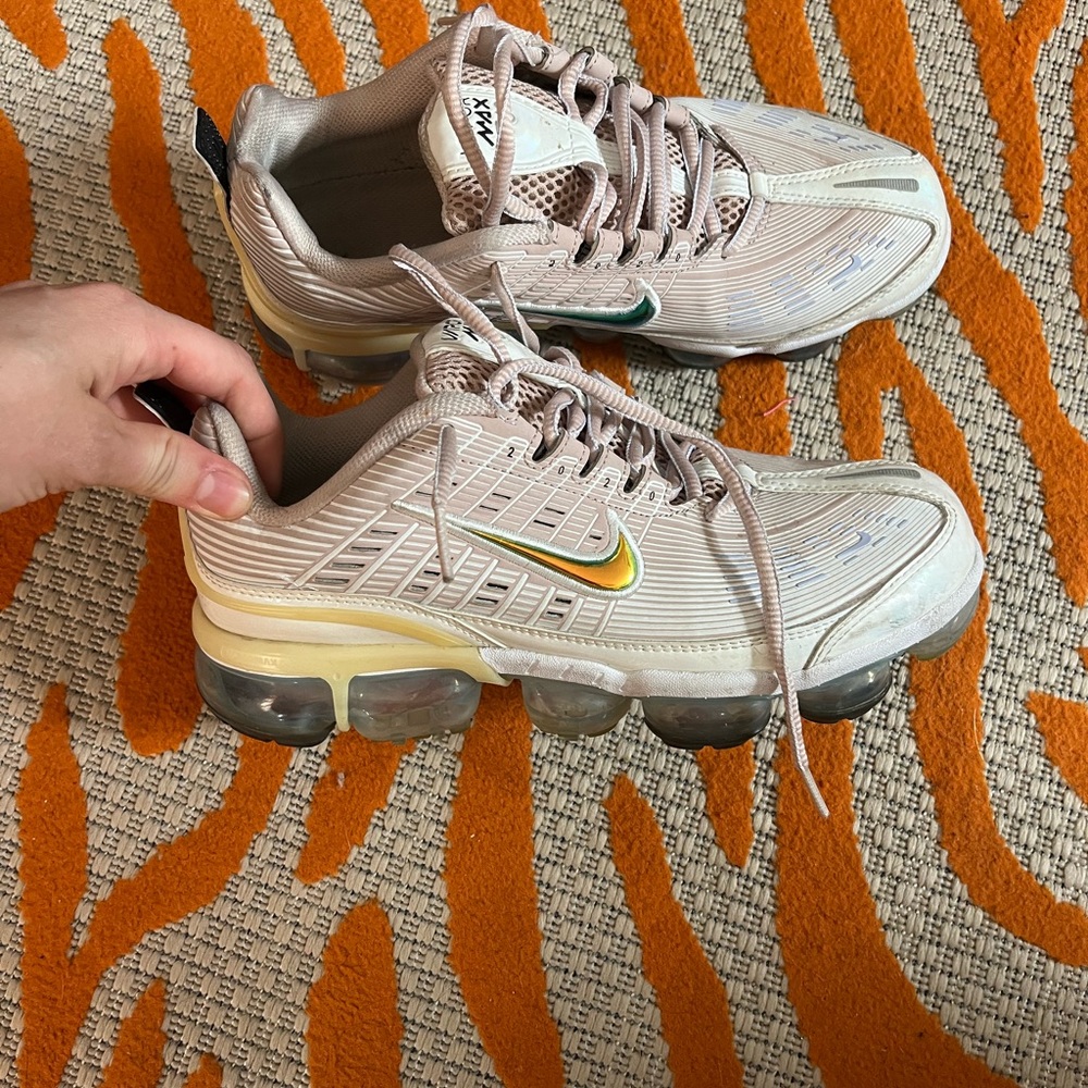 Nike Women's Cream and Yellow Sneakers Vapor Max 360